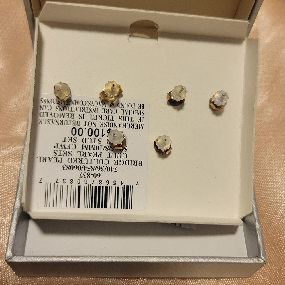 Pearl Earring Set - Picture 4 of 4